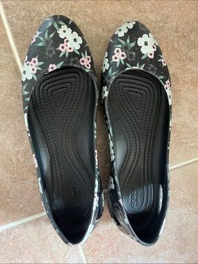 CROCS Black Floral Slip-On Ballet Flats with Pink & White Flowers